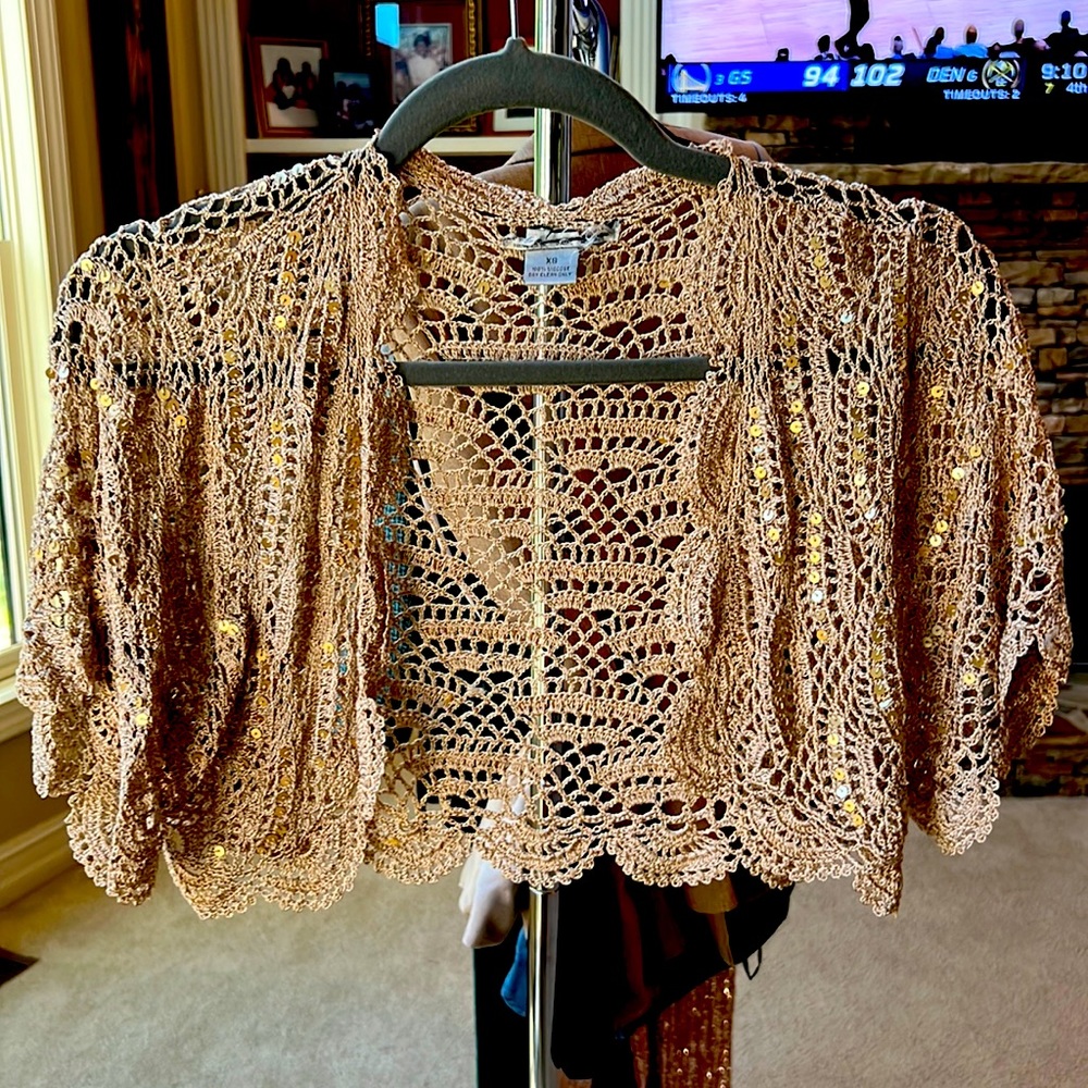 Cute golden knit sweater!